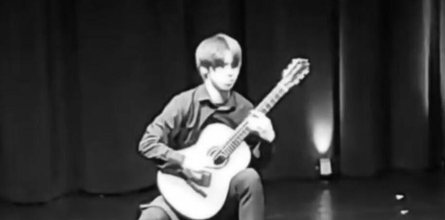 Jiujiu Wu performing classical guitar at the University of Texas at Dallas Guitar Competition Jiujiu Wu performing classical guitar at the University of Texas at Dallas Guitar Competition