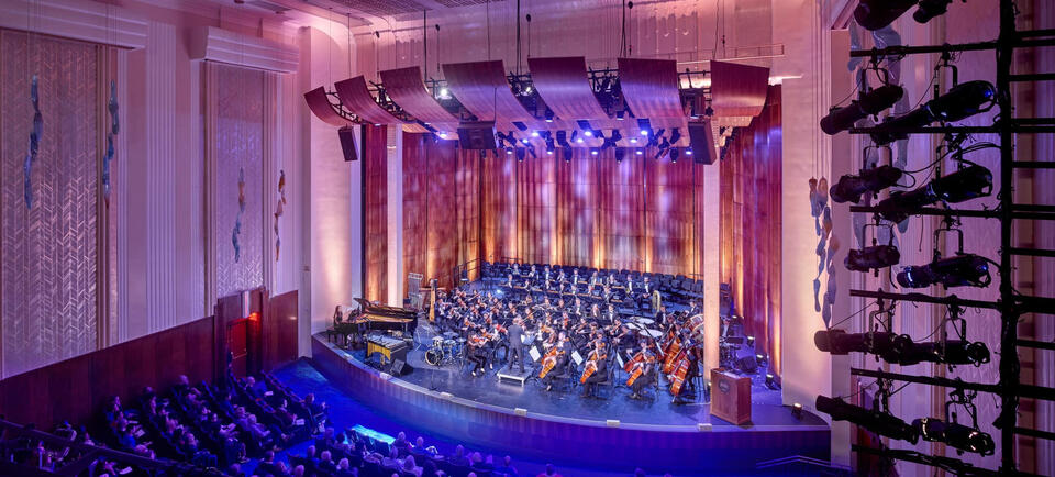 Jiujiu Wu singing with MSM Symphonic Chorus and MSM Chamber Philharmonia in concert Jiujiu Wu singing with MSM Symphonic Chorus and MSM Chamber Philharmonia in concert